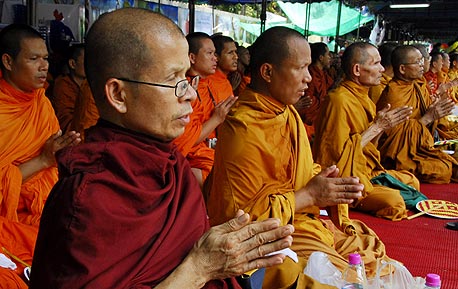 עסקה רוחנית: המנזר הבודהיסטי המפורסם בסין הופך לרשת