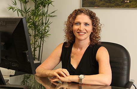 מאירה אגמון ממליצה על חשיפה מקסימלית לאפיק המנייתי, תוך חלוקה שווה בין הארץ לחו"ל - בעיקר לשווקים המפותחים מאירה אגמון ממליצה על חשיפה מקסימלית לאפיק המנייתי, תוך חלוקה שווה בין הארץ לחו"ל - בעיקר לשווקים המפותחים