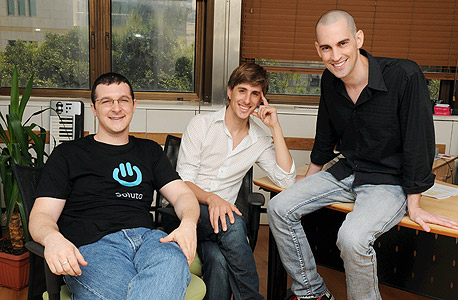 מימין: תומר דביר, ישי גרין ורועי אדלר, מייסדי סולוטו, צילום: לואיז גרין