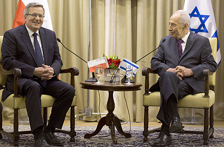 שמעון פרס נשיא פולין ברוניסלב קומורובסקי, צילום: איי אף פי