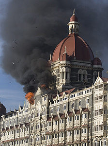 מלון טאג' מאהל במומבאי, בהתקפת הטרור בעיר לפני כחודש. לפי החוק החדש, מי שישתמש ברשת למטרות טרור צפוי למאסר עולם