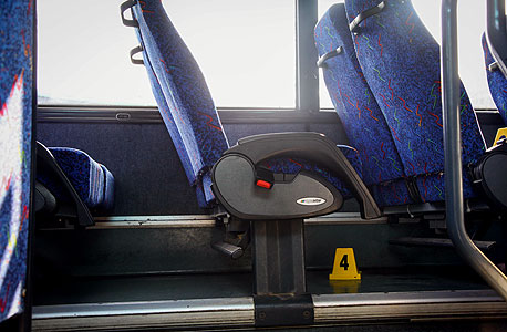 החייל ישן באוטובוס. עפולה, הבוקר החייל ישן באוטובוס. עפולה, הבוקר