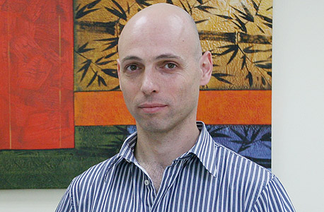 אבי קורז. גבוה מעל כולם אבי קורז. גבוה מעל כולם