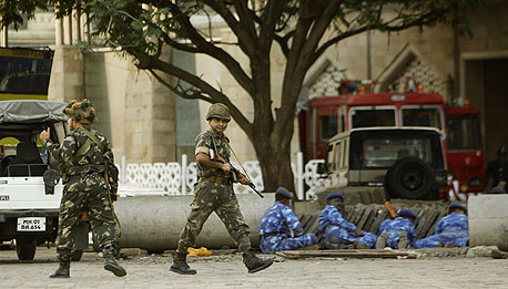 שוטרים הודים במומבאי, צילום: איי פי