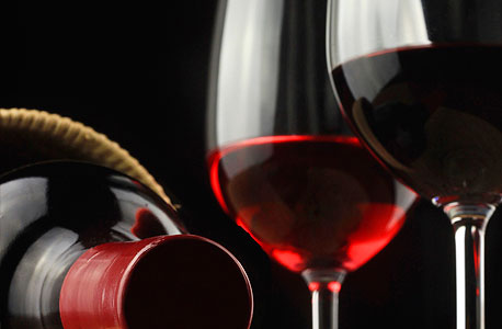 כוסות יין אדום אלכוהול בקבוק, צילום: אימג'בנק/thinkstock