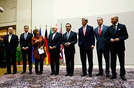 ראשי המדינות בחתימת ההסכם בין איראן למעצמות. רוחאני משבח