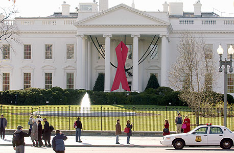 פייזר, BP וקוקה קולה התחייבו למנוע אפלייה כנגד נשאי איידס בעבודה