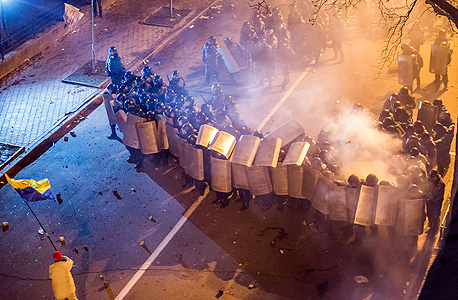 אוקראינה: המפגינים מתכוננים להתנגשויות עם המשטרה