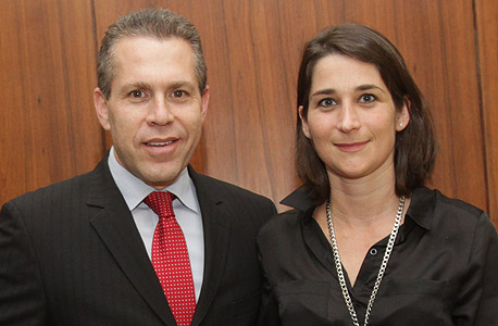 משמאל גלעד ארדן עם אישתו שלומית ארדן, צילום: אלכס קולומויסקי