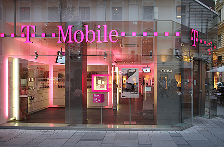 סלברייט תצייד ת חנויות T-Mobile בפתרונות מתוצרתה, צילום: שאטרסטוק