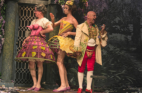 מימין: ארז שפריר, אריאל וולף ויהויכין פרידלנדר. רצף התרחשויות קצביות