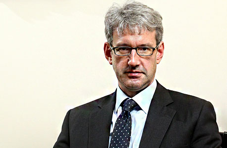 אריק פיין: "סגרתי את כל הפוזיציה שלי בהודו כיוון שהם התחילו לקנות זהב ולא הביעו אמון או תמכו מספיק במטבע המקומי. חששתי שזה יוביל למכה בשוק ההון" אריק פיין: "סגרתי את כל הפוזיציה שלי בהודו כיוון שהם התחילו לקנות זהב ולא הביעו אמון או תמכו מספיק במטבע המקומי. חששתי שזה יוביל למכה בשוק ההון"