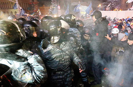 אוקראינה: משטרת קייב נכשלה בנסיון ההשתלטות על בניין העירייה ונסוגה