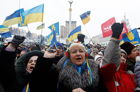 מפגינים בקייב, בירת אוקראינה, צילום: רויטרס