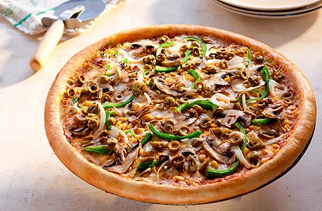 טרנד הטבעונות מגיע למזון המהיר: דומינו&#39;ס משיקה פיצה טבעונית