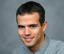 גל עשת. "ברגע שאתה מסיים ללמוד אתה מרגיש שאתה חייב להתחיל  בעבודה מכניסה כדי להתמודד עם הלוואת שכר הלימוד"