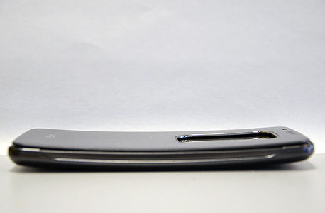 LG G Flex סמארטפון, צילום: רפאל קאהאן