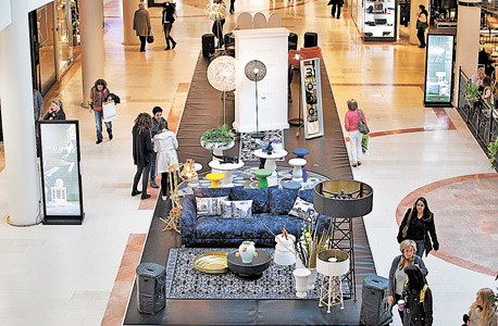 המיצג "It Makes Me Wonder" בקניון רמת אביב המיצג "It Makes Me Wonder" בקניון רמת אביב