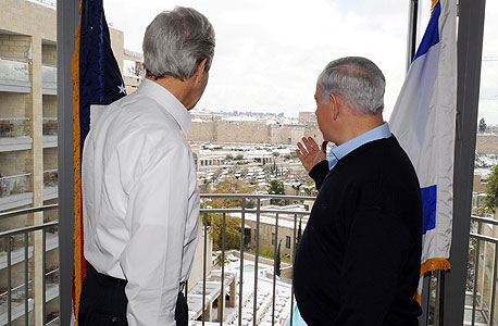 פנאי מזכיר המדינה ג'ון קרי וראש הממשלה בנימין נתניהו, צילום: Matty Stern
