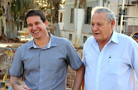 עינן (מימין) וברונשטיין במתחם שרונה בתל אביב. מלווים קבועים
