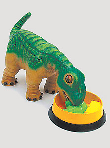 פליאו הוא דינוזאור זעיר וידידותי שמתחיל את חייו אצל הלקוח כגור, ועם הזמן מתבגר
