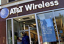 חנות AT&T, צילום: בלומברג