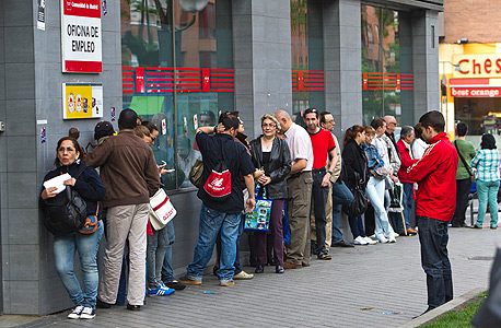 מובטלים בספרד, צילום: בלומברג
