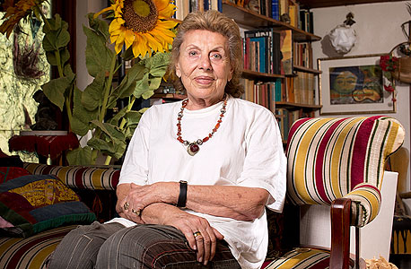 שולמית אלוני