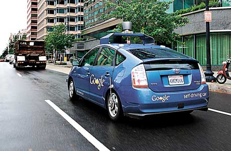 מכונית ללא נהג של גוגל. כבר מ-2009 מציגה פומבית ניסיונות ליצור כלי רכב אוטונומי לגמרי.