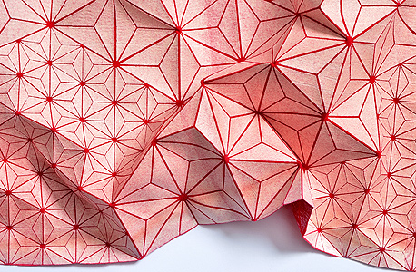 העבודה של בר שתוצג בתערוכה. מוכרת פריטים דומים בחנויות העבודה של בר שתוצג בתערוכה. מוכרת פריטים דומים בחנויות