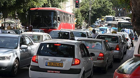 צפוף בכביש: 2.6 מיליון מכוניות בכבישי ישראל
