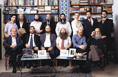 "גברים בתרבות הישראלית (מזוקנים)". של רועי רוזן. לחלקם הוסיף זקנים