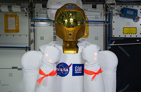 רובוט נאס"א. מסוגל לבצע את רוב המשימות של אסטרונאוט בשר ודם