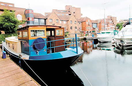 בית סירה בלונדון שמוצע להשכרה באתר Airbnb