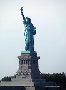 פסל החירות, ניו יורק. סרט: "חבלן- משהו חשוד"