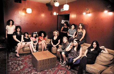 חלק ממשתתפות הפרויקט עם חוה אלברשטיין (במרכז). מפעל שימור תרבותי