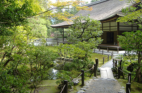 וילה עם גן נרחב בקיוטו 