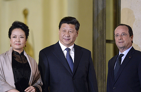 נשיא צרפת פרנסואה הולנד יחד עם נשיא סין שי ג'ינפינג ורעייתו פנג ליואן 