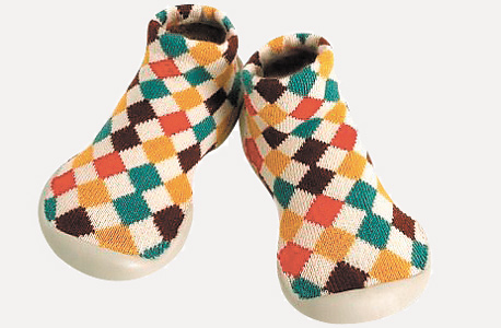 נעליים במושב סתריה. החל מ-75 שקלים