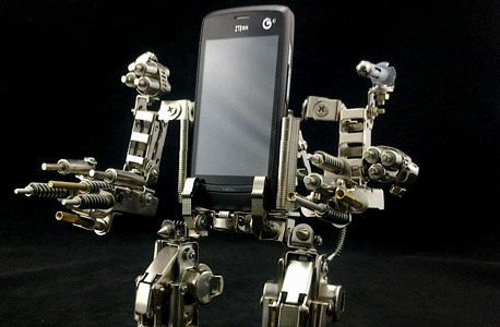 רובו-טלפון מנצח כל טלפון רגיל רובו-טלפון מנצח כל טלפון רגיל