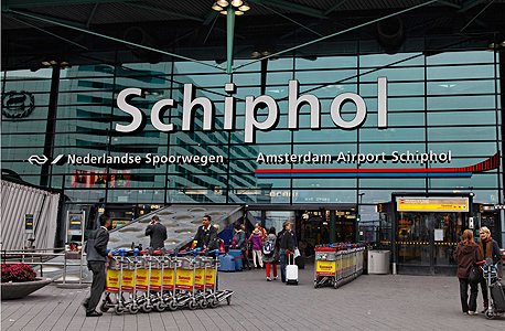 נמל התעופה אמסטרדם-סחיפול. משחק פוקר בקזינו