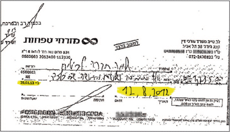 העתק הצ'ק. מימין בכתב יד השנה היא 2012, אלא שמשמאל מופיע תאריך הדפסת הצ'ק ב־2013
