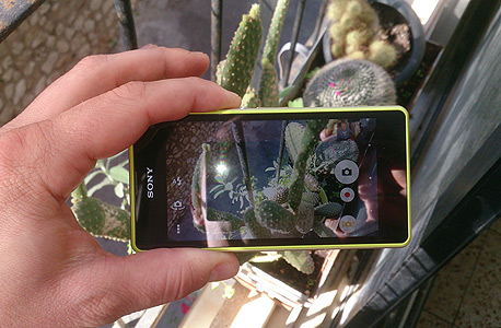 חיישן של 20.7 מגה-פיקסל עם אפליקציית צילום איכותית חיישן של 20.7 מגה-פיקסל עם אפליקציית צילום איכותית