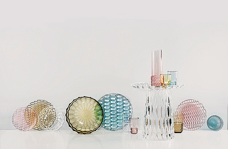 כלי אוכל מקולקציית "קרטל על השולחן" כלי אוכל מקולקציית "קרטל על השולחן"