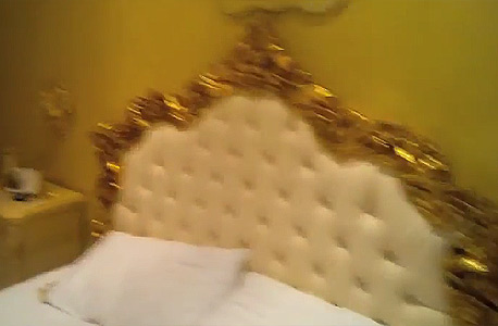 רהיט שהמשטרה האיטלקית החרימה בפשיטה על דירת ראשי המאפיה הסיציליאנית רהיט שהמשטרה האיטלקית החרימה בפשיטה על דירת ראשי המאפיה הסיציליאנית