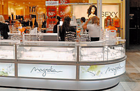 קרן מרקסטון מכרה את רשת מגנוליה לספק תכשיטים שלה 