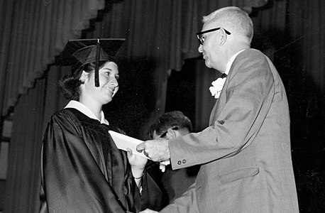 1967. בחילופי סטודנטים באייווה, ארצות הברית. פרס הצטיינות בפיזיקה, צילום: Gerda Saunders