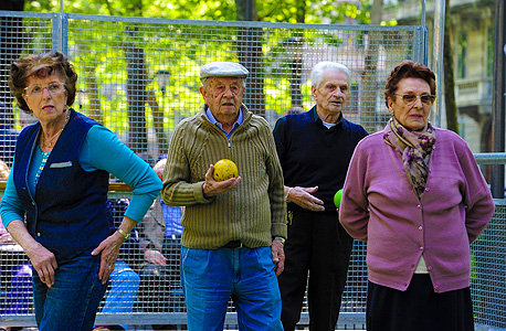 פנסיה גיל הזהב זקנים גמלאים קשישים מילנו, צילום: שאטרסטוק