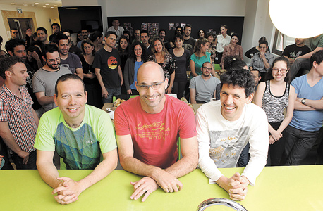 מייסדי טאבטייל (מימין לשמאל): ארן קושניר, ניר בז'רנו ושגיא שליסר. עולים בגיל, נכנסים לרשתות החברתיות