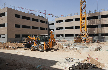בניית הבסיסים בעיר הבה"דים.תחילתה של תנופת בנייה בדרום, צילום: אריאל שרוסטר